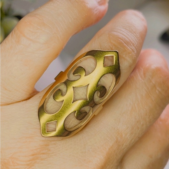 NWT Women's Ring in Gold Stainless Steel, láser Cut Pattern Celtic Style Size 7 - Picture 6 of 17